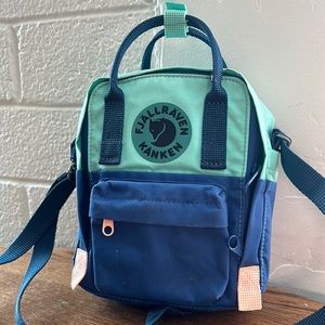 Fjällräven Kånken art sling (mini crossbody bag)